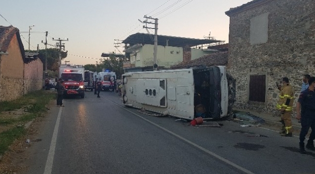 İşçi minibüsü ile otomobil çarpıştı: 1 ölü, 6 yaralı