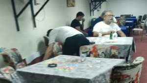 İzmir'de hayvanseverler derneğine kumar baskını