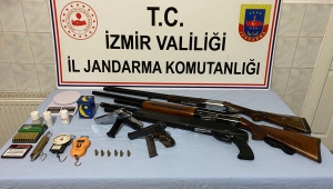  İzmir'de hint keneviri ve silah yakalandı 