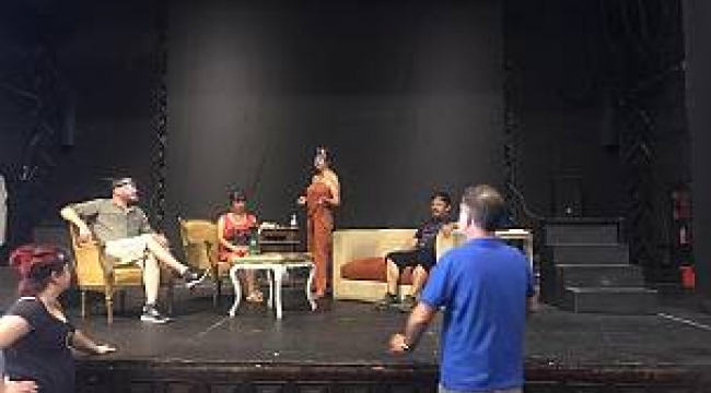 İzmir Devlet Tiyatrosu seyircisine 'merhaba' demeye hazırlanıyor