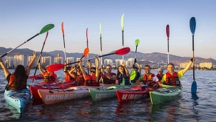 İzmir Körfezi kanolarla renkleniyor!