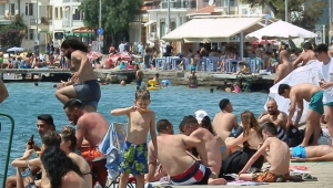 Sıcak Bastı Halk Denize Hücum Etti