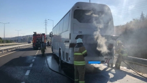 Aliağa'da seyir halinde servis otobüsünde yangın çıktı 