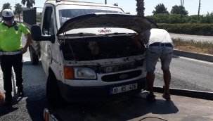 Aliağa'da  seyir halindeki kamyonette yangın çıktı