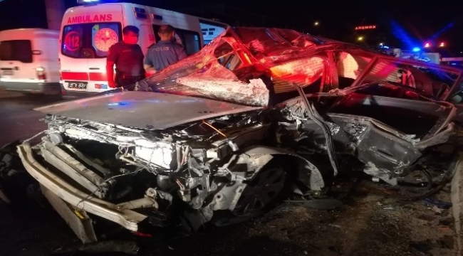 Çiğli'de Feci Trafik kazası : 1'i ağır, 3 yaralı