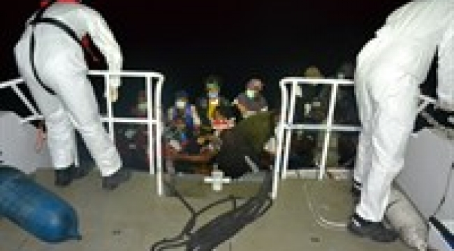 Dikili'de 28 düzensiz göçmen kurtarıldı