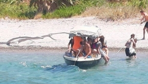 Foça'da 4 kişiye mezar olan tekne bulundu