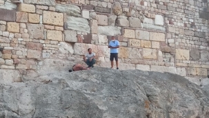 Foça Kalesi'nde nefes kesen kurtarma operasyonu