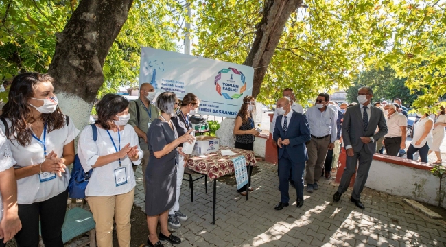  İzmir Büyükşehir Belediyesi'nden köylülere hijyen kiti ve gıda kolisi