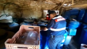 İzmir'de turistlere satılmak üzere hazırlanan kaçak şaraplar ele geçirildi