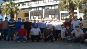 İzmirli servisçilerden Büyükşehir önünde 'S Plaka' eylemi