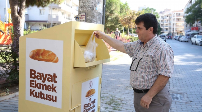 Karşıyaka'da bayat ekmekler toplanıyor