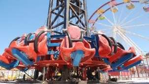 lunapark oyuncağının halatı koptu: 3 yaralı