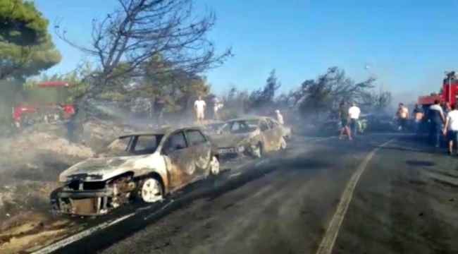 Otluk alanda çıkan yangında onlarca araç alev alev yandı