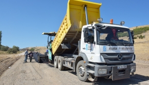 Yeni Mahalle'de Sıcak Asfalt Serimi Devam Ediyor