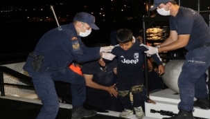 Yunanların ölüme terk ettiği 125 göçmeni Türk Sahil Güvenlik ekipleri kurtardı