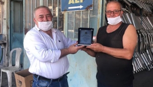 40 Yıllık Esnaflara Plaket İle Ödüllendirildi.