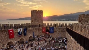 Başkan Soyer Çandarlı Kalesi'ndeki meclis toplantısında konuştu: Toplu ulaşımda 5 yıllık hedefe 2,5 yılda ulaşacağız