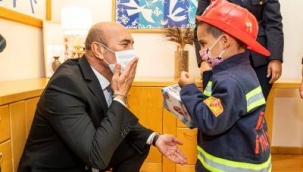 İtfaiyeciler Başkan Soyer'i ziyaret etti "Kahramanlık yapıyorsunuz hepinize minnettarız"