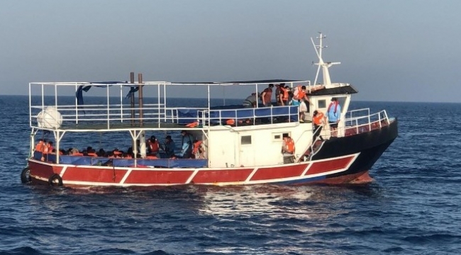 İzmir'de 77 sığınmacı yakalandı