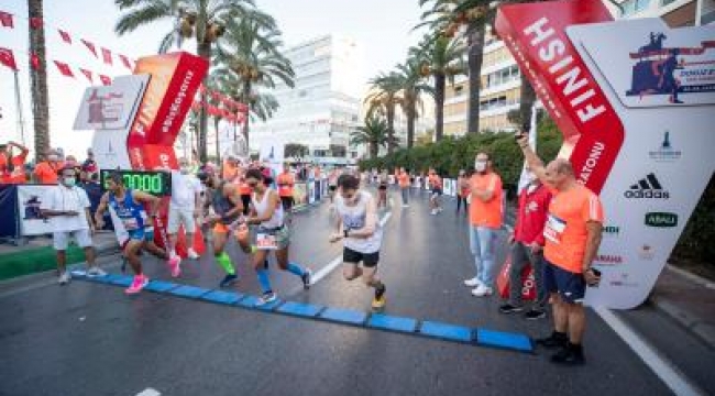 İzmir'de kurtuluş coşkusu maratonla taçlandı