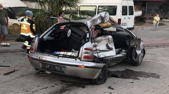 İzmir'de trafik kazası : 2 ölü, 2 yaralı