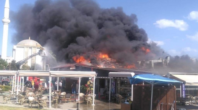 İzmir'de üst üste korkutan yangınlar: Hem depo hem kafe yandı