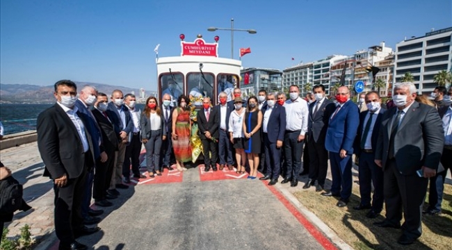 İzmir'in 98'inci kurtuluş gününde seferlerine başladı Hoş geldin "nostaljik tramvay"
