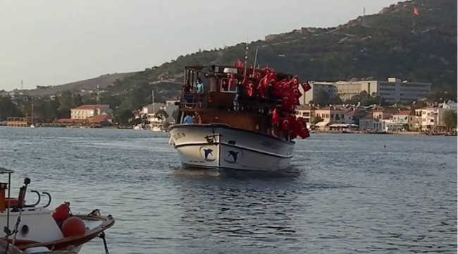 Jandarma Akademisi Öğrencileri Foçayı Marşlarla Halk Onları Alkışlarla Selamladı