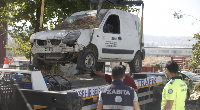 Konak'ta hurda araç operasyonu