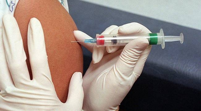 Koronavirüs sürerken grip mevsimi başladı, akıllarda bu soru var: Aşı yaptıralım mı?