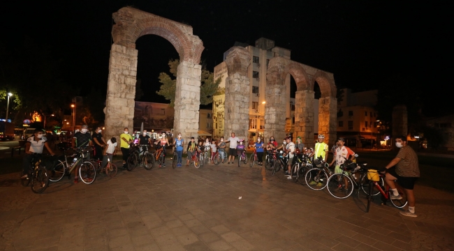 Otomobilsiz Kent Günü'nde Efes Selçuk Sokakları Bisikletliler İçin Kapatıldı 