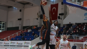 Aliağa Petkim Spor kendi sahasında Galatasay'ı 19 sayı farkla yendi.