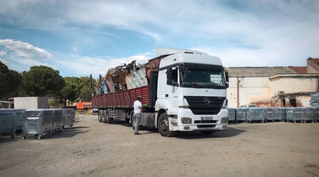 Bergama Belediyesi kullanım ömrünü tamamlayan araç ve gereçlerden kurtuluyor