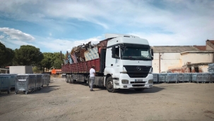 Bergama Belediyesi kullanım ömrünü tamamlayan araç ve gereçlerden kurtuluyor