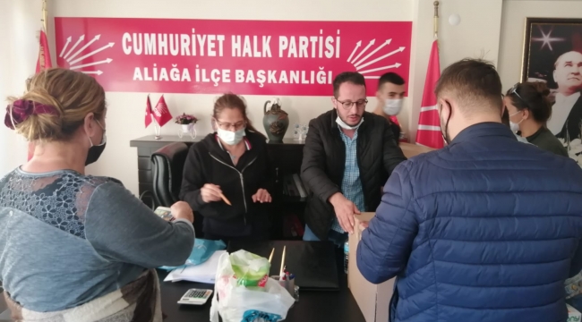 CHP Aliağa vatandaşlara destek amaçlı hazırladıkları yardım paketlerini ulaştırdı 