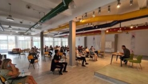 Enver Aysever ile okuryazarlık atölyesi başladı