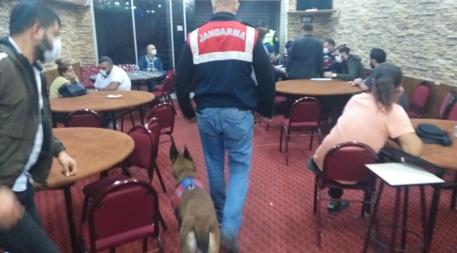 İzmir'de  dernek ve depolara kumar baskını