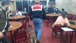 İzmir'de  dernek ve depolara kumar baskını