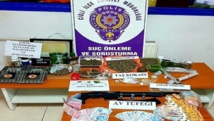 İzmir'de uyuşturucu tacirlerine darbe: 4 gözalt