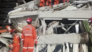 Jandarma arama kurtarma ekipleri enkaz bölgelerinde