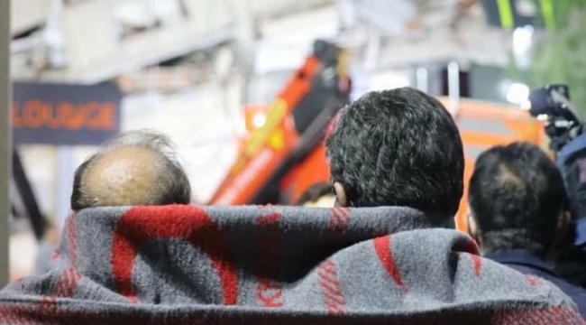 Kızılay Depremin İlk Gününde İzmir'i Yalnız Bırakmadı