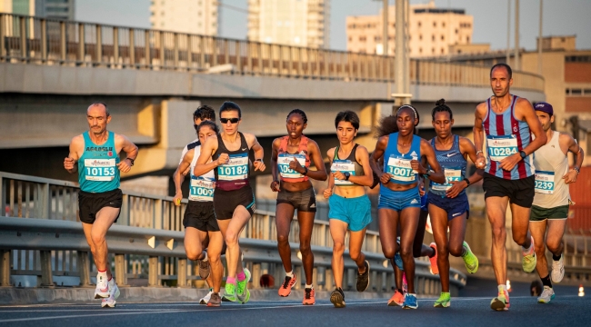 Maraton İzmir koşuldu