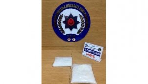 Narkotik köpekleri aracı aradı: 1 kilodan fazla uyuşturucu bulundu