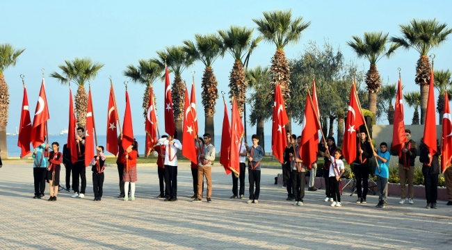 Büyük Önderimizi Minnetle Anıyoruz