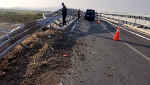 Dikili'de Beton mikseri viyadükten düştü: 1 ölü