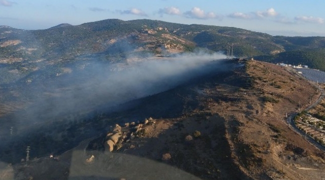 Foça'da çöplükten çıkarak otluk alana sıçrayan yangın kontrol altında