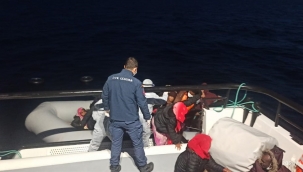 İzmir Açıklarında 21 Düzensiz Göçmen Kurtarıldı.