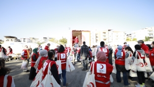 Türk Kızılay İzmir'in yaralarını sarmaya devam ediyor