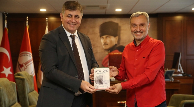 Ahmet Diker'in yeni kitabı 'Atatürk Karşıyaka'da' raflarda yerini aldı